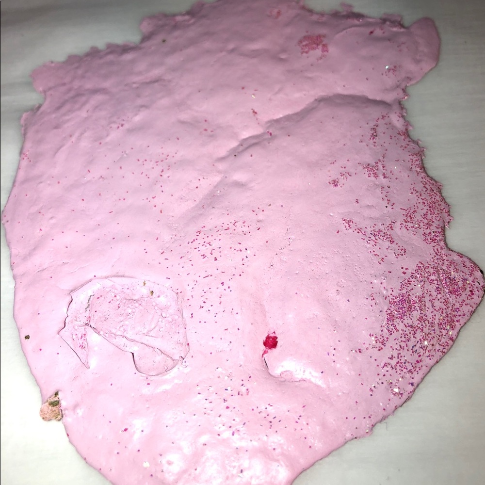 Acrylic Paint Poured Skin use to create uniqueness